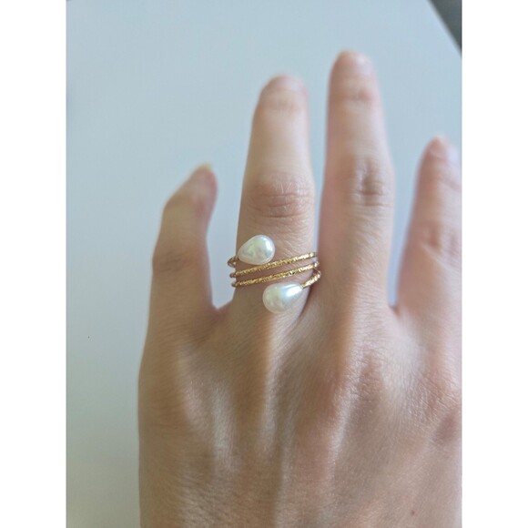 Womens gold Tone ring faux peral size 5 NEW - Picture 1 of 6